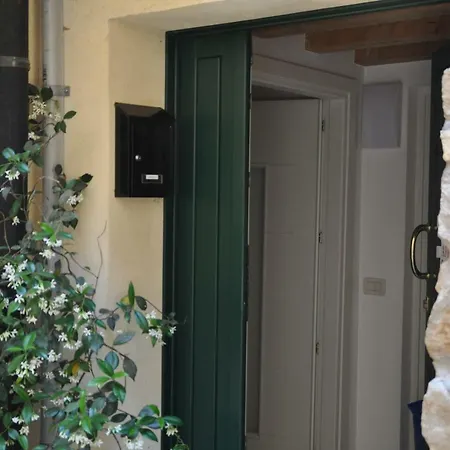 Casa Calle Pescheria アパート *